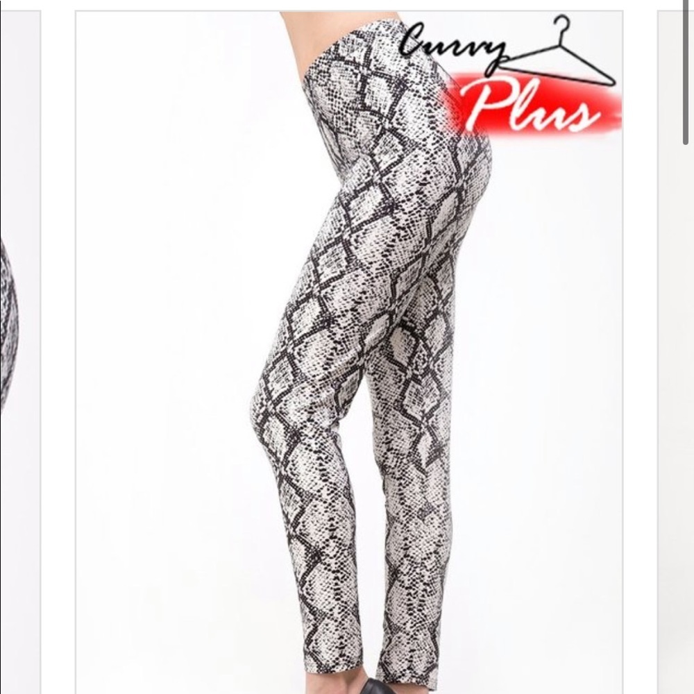 Plus Size Black White Gray Snakeskin Leggings